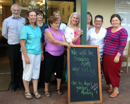 AGM-PhotoOutsideCafe-527x420